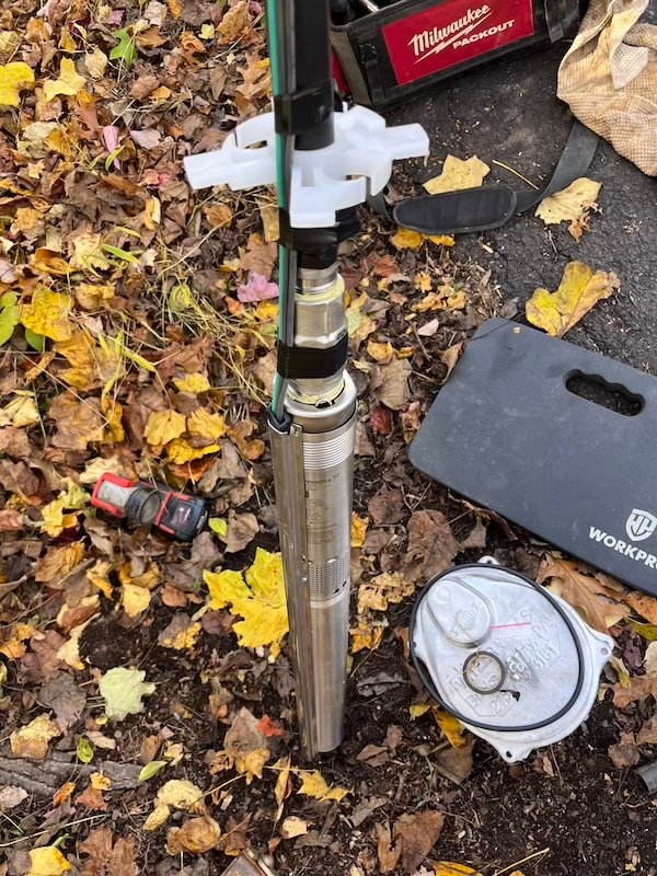 Submersible water pump installation